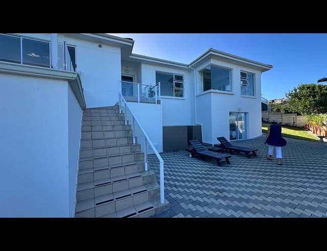 5 BEDROOM HOUSE FOR SALE IN DANA BAY